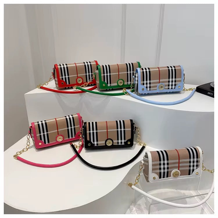 Wholesale Women’s Handbags – Designer-Inspired Inclined Shoulder Bags (Mixed Random Delivery)