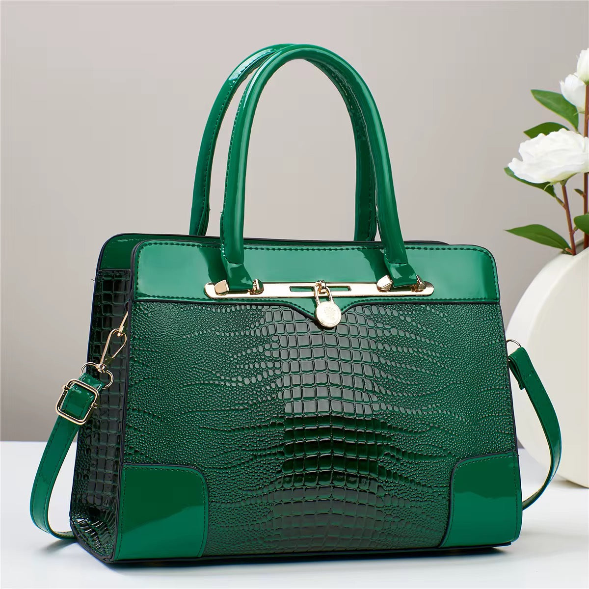 Wholesale Women’s Handbags – Designer-Inspired Inclined Shoulder Bags (Mixed Random Delivery)