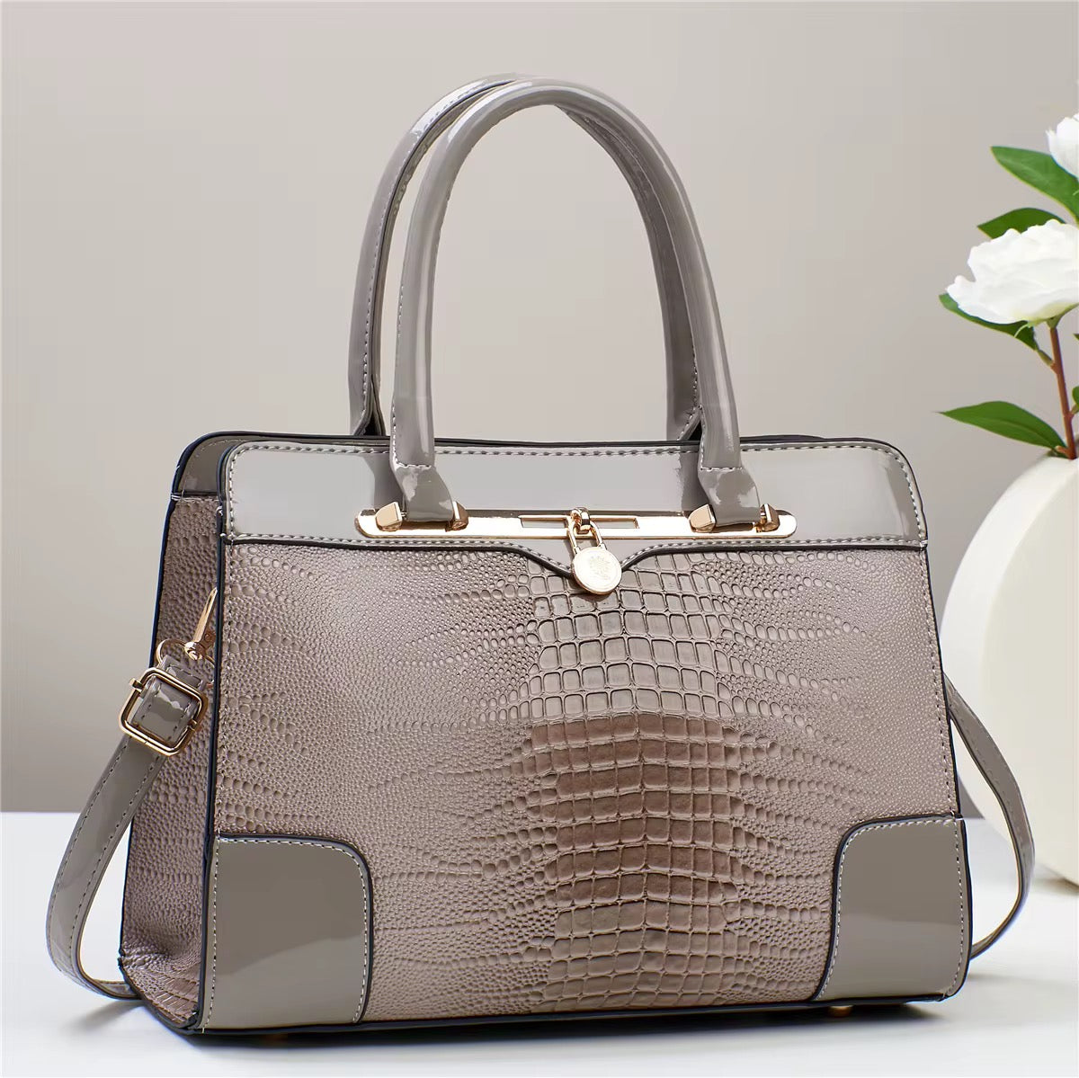 Wholesale Women’s Handbags – Designer-Inspired Inclined Shoulder Bags (Mixed Random Delivery)