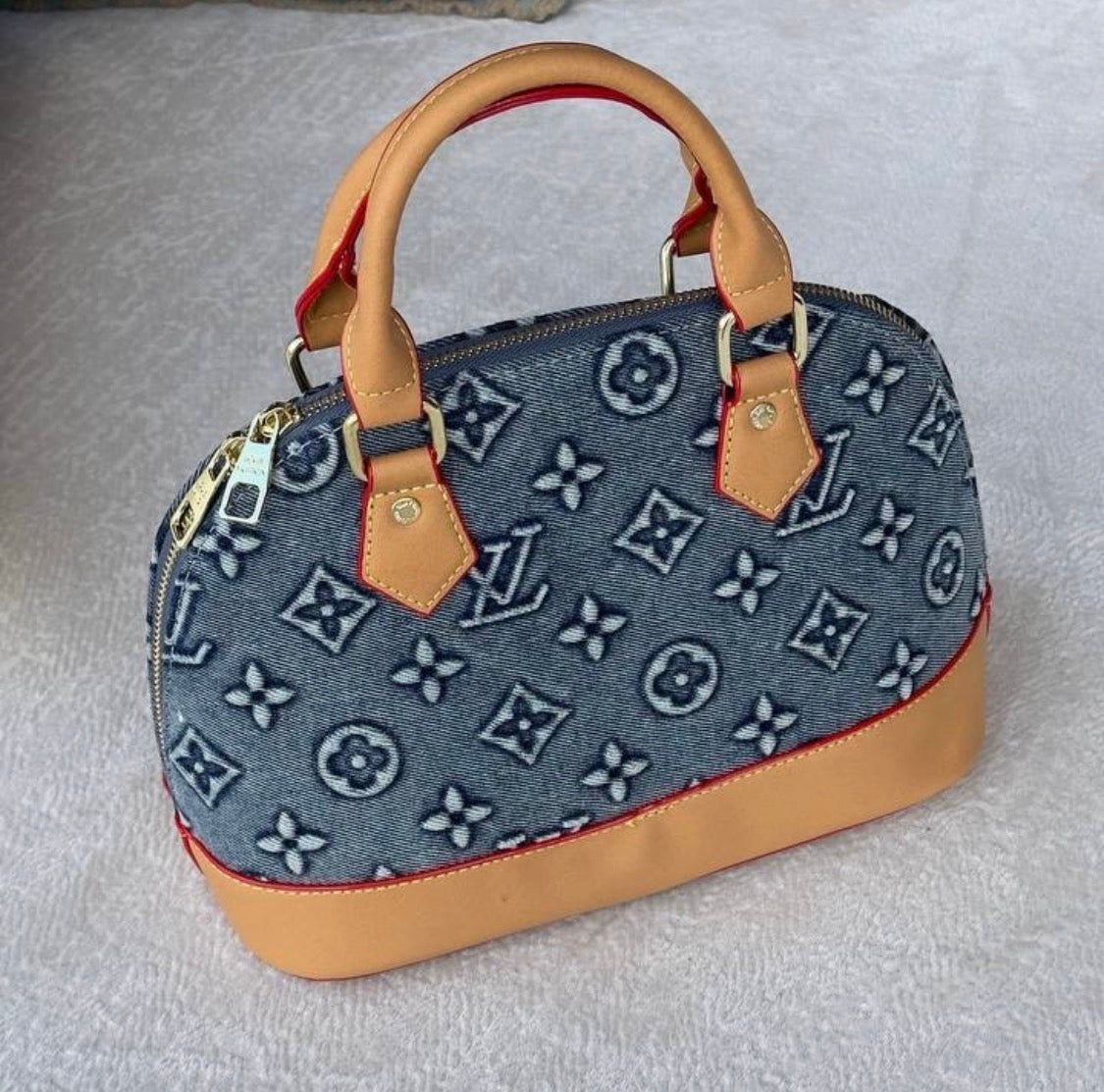 Wholesale Women’s Handbags – Designer-Inspired Inclined Shoulder Bags (Mixed Random Delivery)