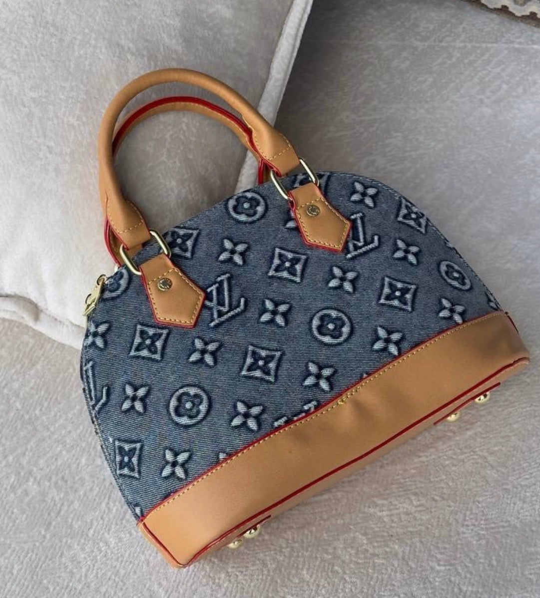 Wholesale Women’s Handbags – Designer-Inspired Inclined Shoulder Bags (Mixed Random Delivery)
